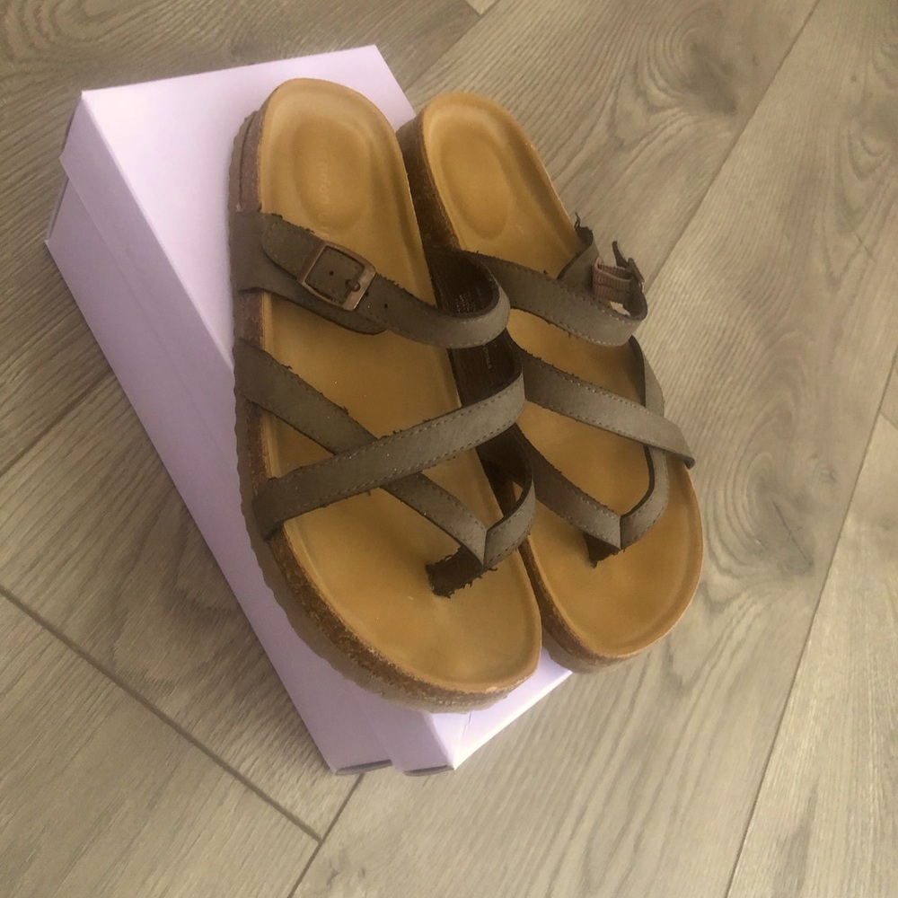 Madden Girl  jbartlet sandals